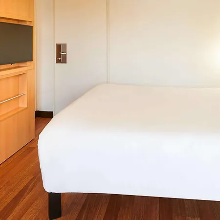 Готель Ibis Centre 3*